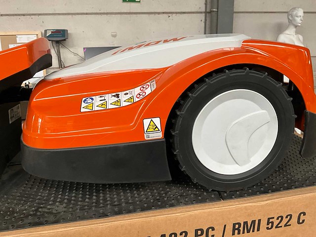 Stihl rmi 422.2 p imow robotmaaier - afbeelding 8 van  12