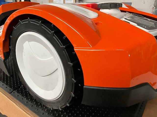 Stihl rmi 632.1 imow robotmaaier - afbeelding 9 van  13