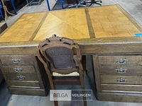 Stijlbureel met rieten stoel