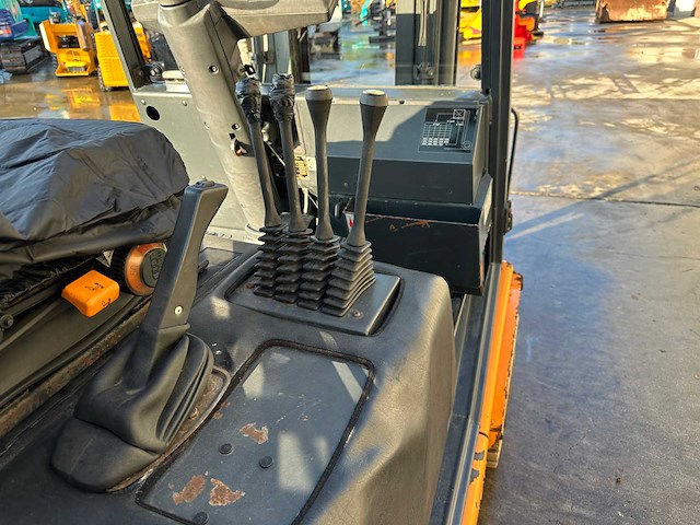 Still - 2000 - r70-25t - vorkheftruck - afbeelding 19 van  34