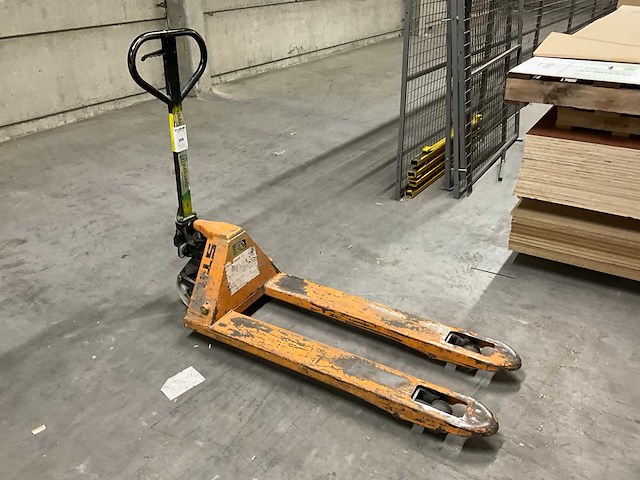 Still 2t hand hydraulische palletwagen op zolderverdieping - afbeelding 1 van  4