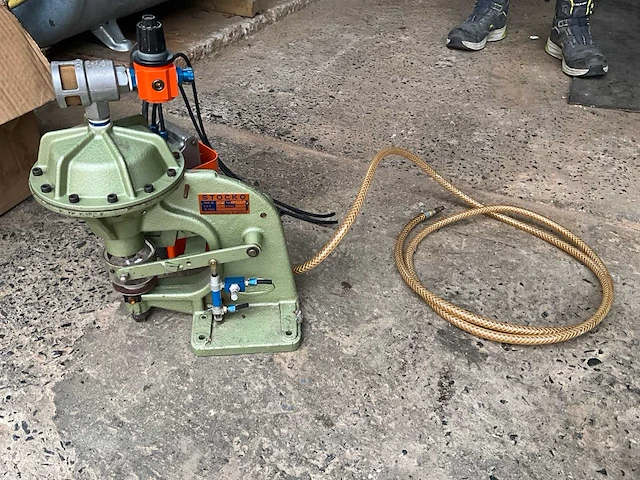 Stocko wp 5021 pneumatische pers voor drukknopen en nestels - afbeelding 2 van  4