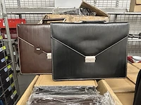 Stockpartijen per pallet aktentassen / schoenen/ kledij /.... 101-126 sc (62/2026)