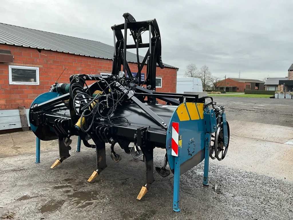 Stockverkoop new holland parts en machines wegens stopzetting activiteiten