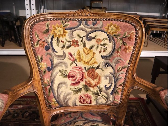 Stoel met borduurwerk (x3) - afbeelding 2 van  15
