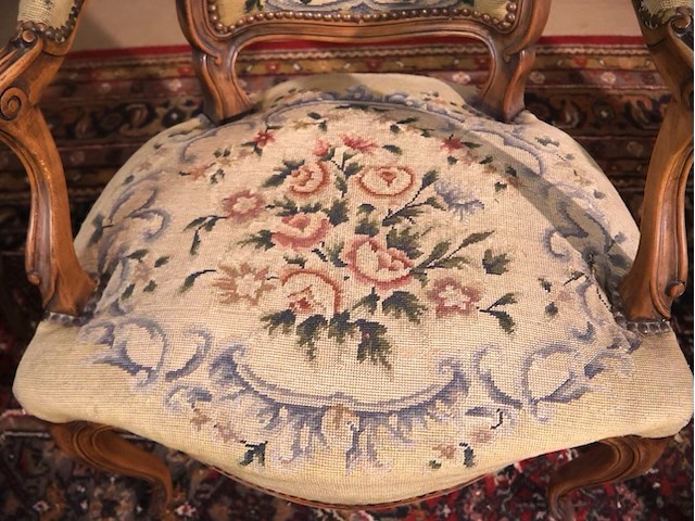 Stoel met borduurwerk (x3) - afbeelding 4 van  15