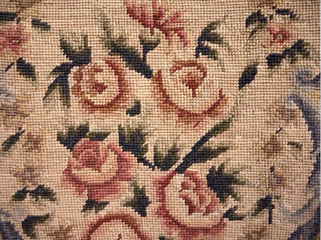 Stoel met borduurwerk (x3) - afbeelding 6 van  15