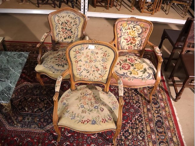 Stoel met borduurwerk (x3) - afbeelding 8 van  15