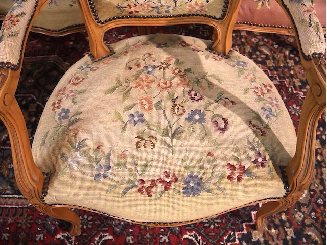 Stoel met borduurwerk (x3) - afbeelding 10 van  15