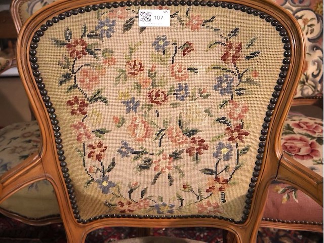 Stoel met borduurwerk (x3) - afbeelding 11 van  15