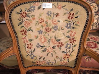 Stoel met borduurwerk (x3) - afbeelding 11 van  15