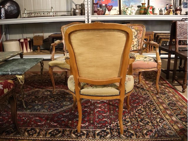 Stoel met borduurwerk (x3) - afbeelding 12 van  15