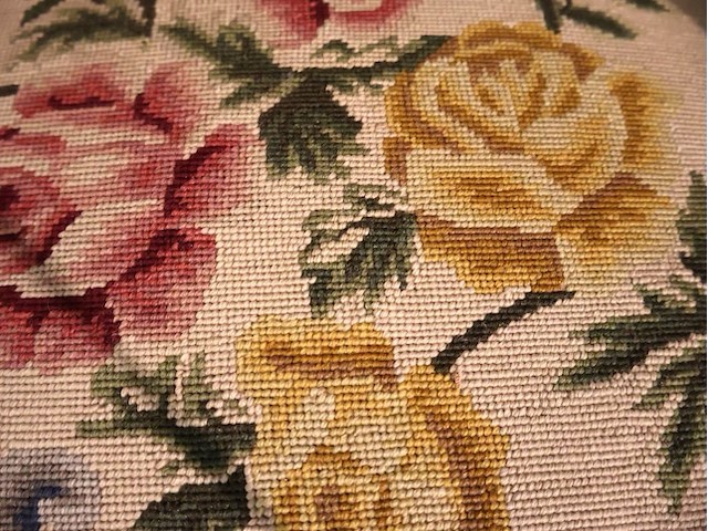 Stoel met borduurwerk (x3) - afbeelding 15 van  15