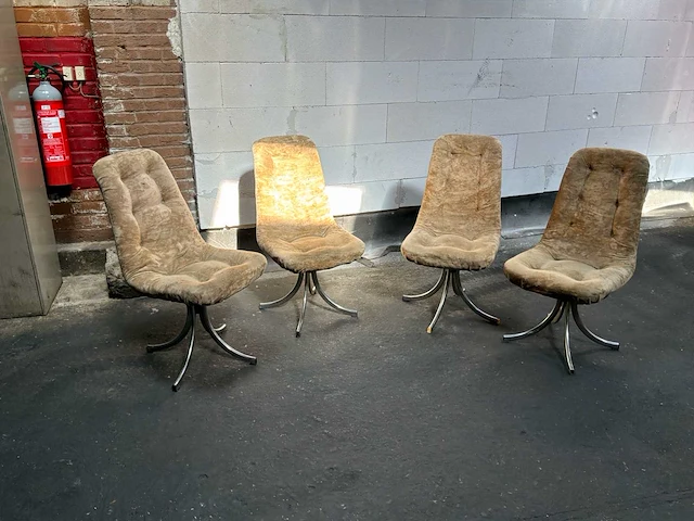 Stoel / set van 4 vintage stoelen in beige stof met chromen voet - afbeelding 1 van  15