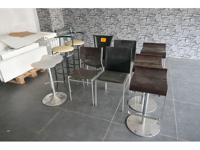 Stoelen en barkrukken - afbeelding 1 van  4