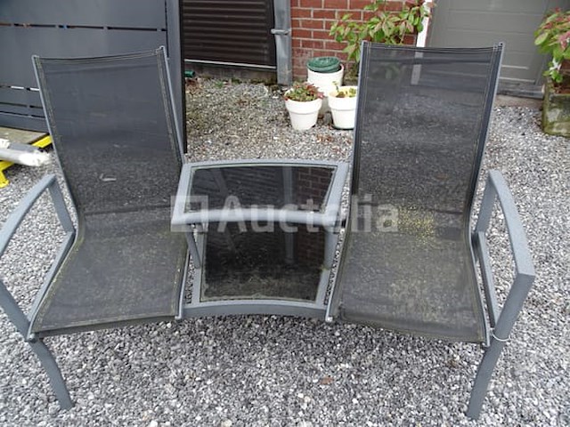 Stoelen en geïntegreerde tuintafel - afbeelding 1 van  4