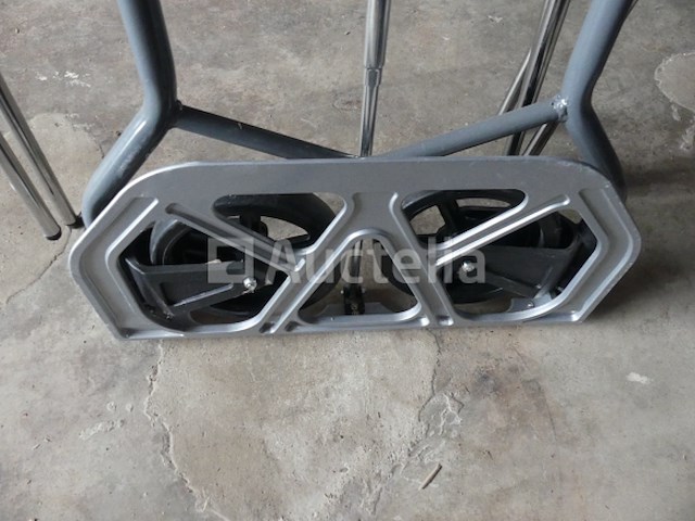 Stoelen en handwagens voor het hanteren - afbeelding 3 van  7