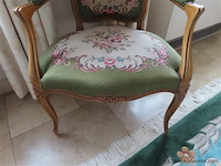 Stoeltje borduurwerk - afbeelding 2 van  3