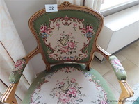 Stoeltje borduurwerk - afbeelding 3 van  3