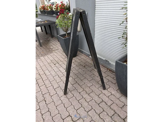 Stoepbord en sigarettenpaal - afbeelding 2 van  5