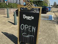 Stoepbord tongerlo in metaal op wielen - afbeelding 3 van  5