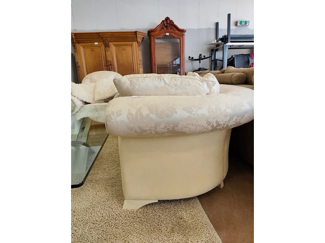 Stoffen cremekleurige salon met bloemenmotief bestaande uit een 2 zit, 3 zit en een clubzetel - afbeelding 6 van  13
