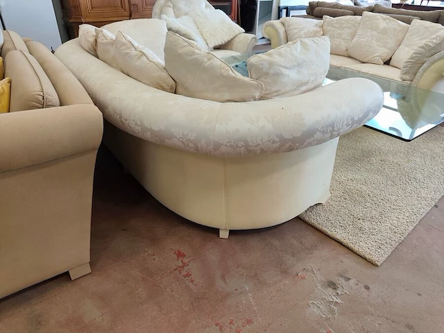 Stoffen cremekleurige salon met bloemenmotief bestaande uit een 2 zit, 3 zit en een clubzetel - afbeelding 12 van  13