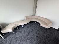 Stoffen gebogen zitbank bene