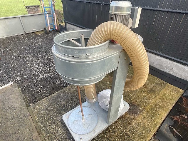Stofzuiger / industriële zuigunit op gegalvaniseerd stalen vast frame zuigsysteem - afbeelding 3 van  6