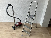 Stofzuiger inventum met trapladder en statafel