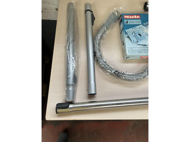 Stofzuiger miele met toebehoren - afbeelding 2 van  4