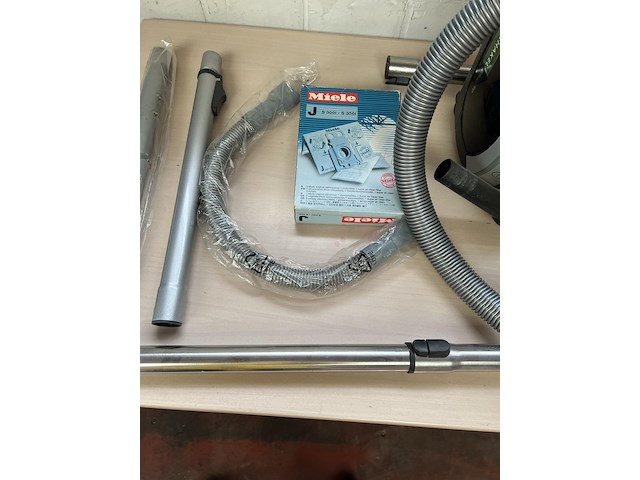 Stofzuiger miele met toebehoren - afbeelding 3 van  4