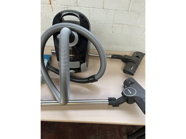 Stofzuiger miele met toebehoren - afbeelding 4 van  4