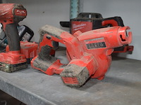 Stofzuiger milwaukee m18cv op accu, schroefmachine milwaukee m18fid, blazer milwaukee m18bbl, accu lader milwaukee m12-18fc en 1 accu (19,22,25,26) - afbeelding 3 van  13