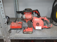 Stofzuiger milwaukee m18cv op accu, schroefmachine milwaukee m18fid, blazer milwaukee m18bbl, accu lader milwaukee m12-18fc en 1 accu (19,22,25,26) - afbeelding 1 van  13