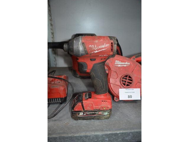 Stofzuiger milwaukee m18cv op accu, schroefmachine milwaukee m18fid, blazer milwaukee m18bbl, accu lader milwaukee m12-18fc en 1 accu (19,22,25,26) - afbeelding 10 van  13