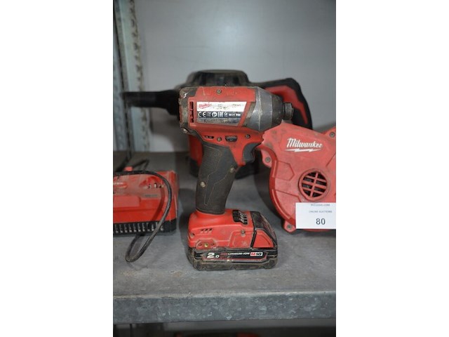 Stofzuiger milwaukee m18cv op accu, schroefmachine milwaukee m18fid, blazer milwaukee m18bbl, accu lader milwaukee m12-18fc en 1 accu (19,22,25,26) - afbeelding 11 van  13