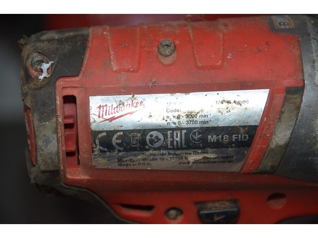 Stofzuiger milwaukee m18cv op accu, schroefmachine milwaukee m18fid, blazer milwaukee m18bbl, accu lader milwaukee m12-18fc en 1 accu (19,22,25,26) - afbeelding 12 van  13