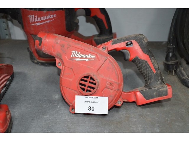 Stofzuiger milwaukee m18cv op accu, schroefmachine milwaukee m18fid, blazer milwaukee m18bbl, accu lader milwaukee m12-18fc en 1 accu (19,22,25,26) - afbeelding 13 van  13