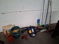 Stofzuiger + poetsmateriaal - afbeelding 1 van  4