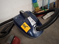 Stofzuiger + poetsmateriaal - afbeelding 2 van  4