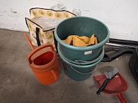 Stofzuiger + poetsmateriaal - afbeelding 4 van  4