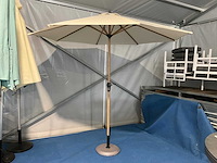 Stokparasol aluminium beige 270cm incl betonnen voet - afbeelding 1 van  4