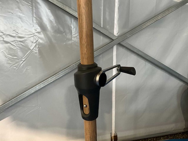 Stokparasol aluminium beige 270cm incl betonnen voet - afbeelding 2 van  4
