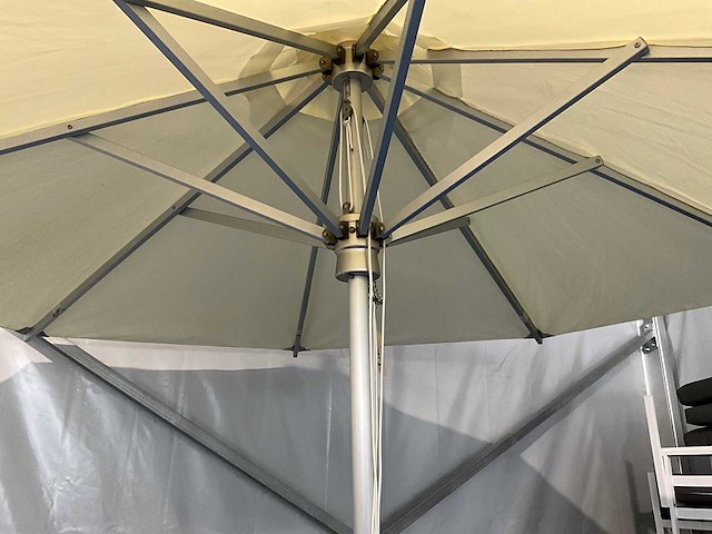Stokparasol rvs beige 290cm incl betonnen voet - afbeelding 2 van  5