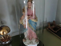 Stolp met gipsen beeld - afbeelding 1 van  3