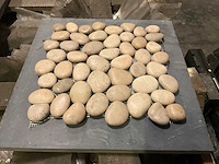 Stones & mosaics beige grote partij mozaïek tegel in keien - afbeelding 1 van  3