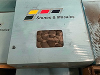 Stones & mosaics black interlock grote partij mozaïek tegel in keien (130x) - afbeelding 4 van  4