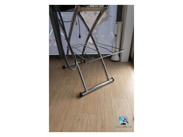 Stoomgenerator met strijktafel - afbeelding 9 van  10