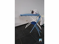 Stoomgenerator met strijktafel